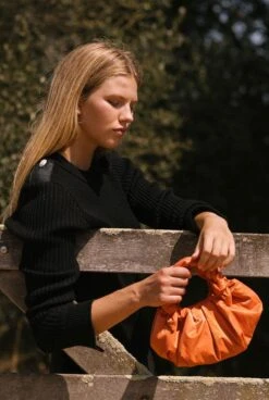 Alejandra Jumper - Black 9 Alejandra Jumper - Black -Es Fascinante alejandra jumper black sweaters laia alen 593949