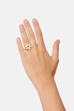 Anillo Jazmín Con Madreperla Blanca -Es Fascinante anillo jazmin con madreperla blanca anillos coolook 658987