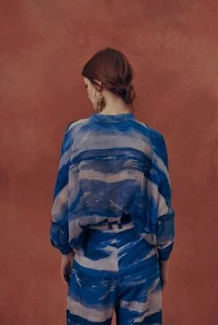 Blusa En Seda Estampado "Essaouira" -Es Fascinante blusa en seda estampado essaouira shirts blouses ailanto 311502