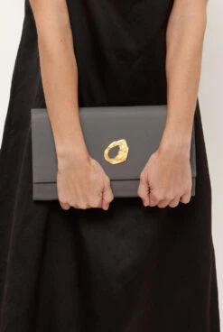 Bolso Joya Base Grey -Es Fascinante bolso joya base grey bag mikana 389444