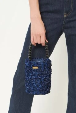 Bolso Tubito Bloom Azul Marino -Es Fascinante bolso tubito bloom azul marino mini bags zahati 240229