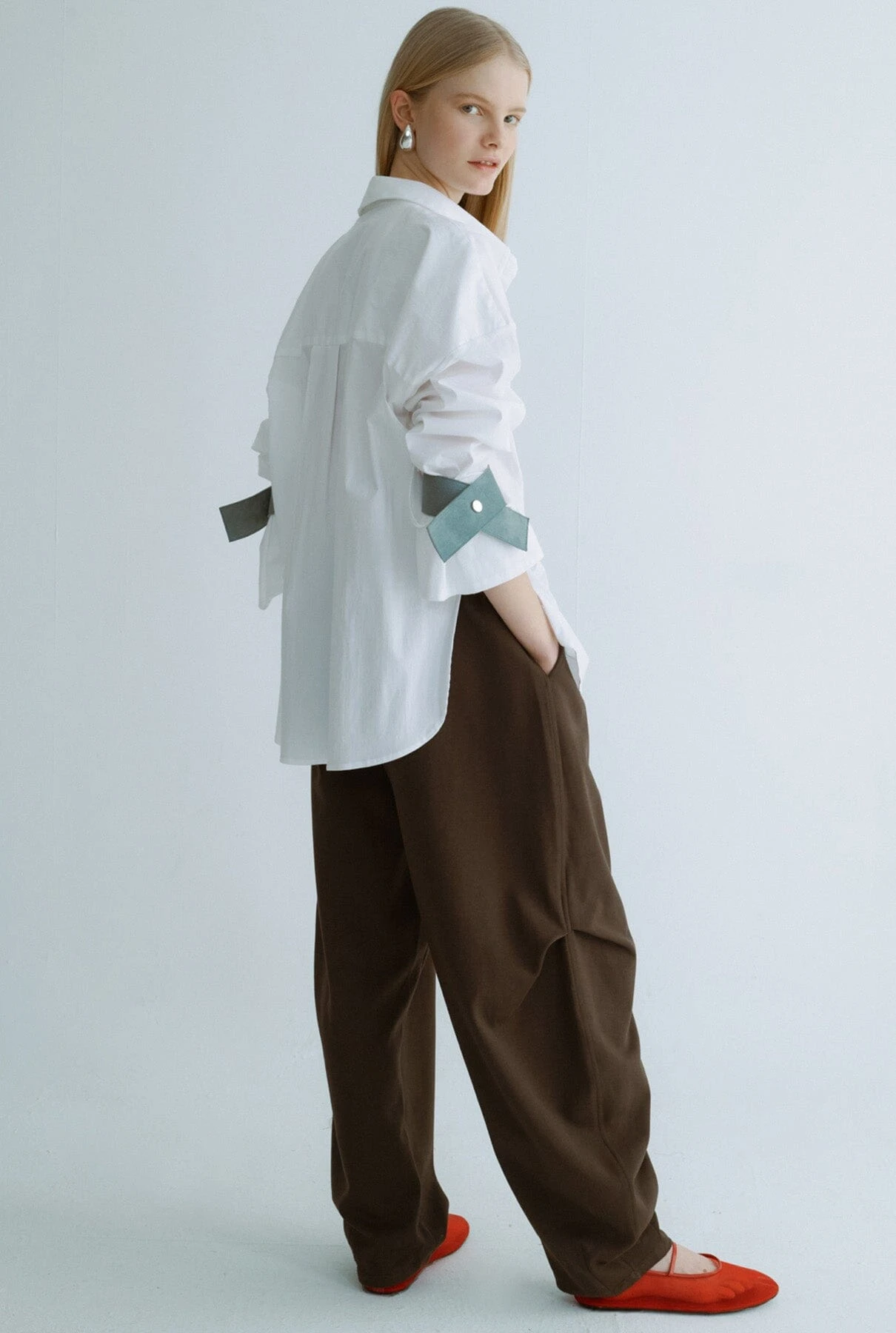 Camisa Oversize Blanca Con Ante Azul 4 Camisa Oversize Blanca Con Ante Azul - Imagen 2