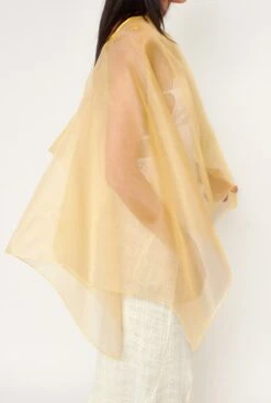 Capa Amarilla Organza -Es Fascinante capa amarilla organza capes shawls luciana estudio 186808