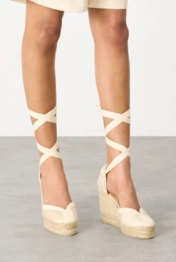 Castañer CARMEN/8ED/129 CHAMPAGNE -Es Fascinante carmen8ed129 champagne espadrilles castaner 751323