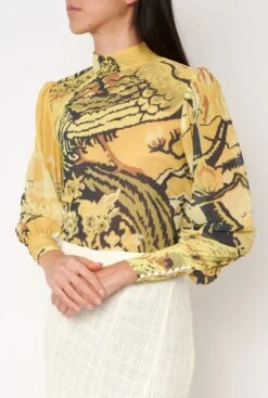 Casandra Yellow -Es Fascinante casandra yellow shirts blouses nicolas montenegro 299432