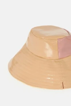 Charolito L Bicolour Latte-nude Hat -Es Fascinante charolito l bicolour latte nude hat hats gakomi 111324