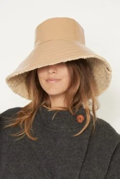 Charolito L Bicolour Latte-nude Hat -Es Fascinante charolito l bicolour latte nude hat hats gakomi 953291