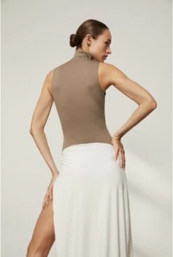 Cleopatra -Es Fascinante cleopatra sand t shirts tops alex riviere studio 831382