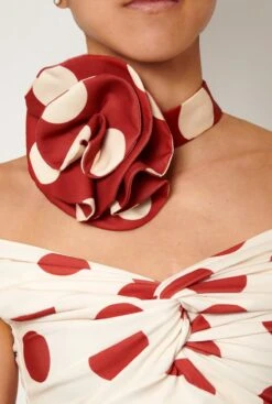 Collar Flor Red -Es Fascinante collar flor red necklaces leandro cano 651803