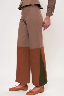 Coro Browns -Es Fascinante coro browns trousers julise magon 764256