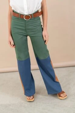 Coro Green -Es Fascinante coro green trousers julise magon 655446