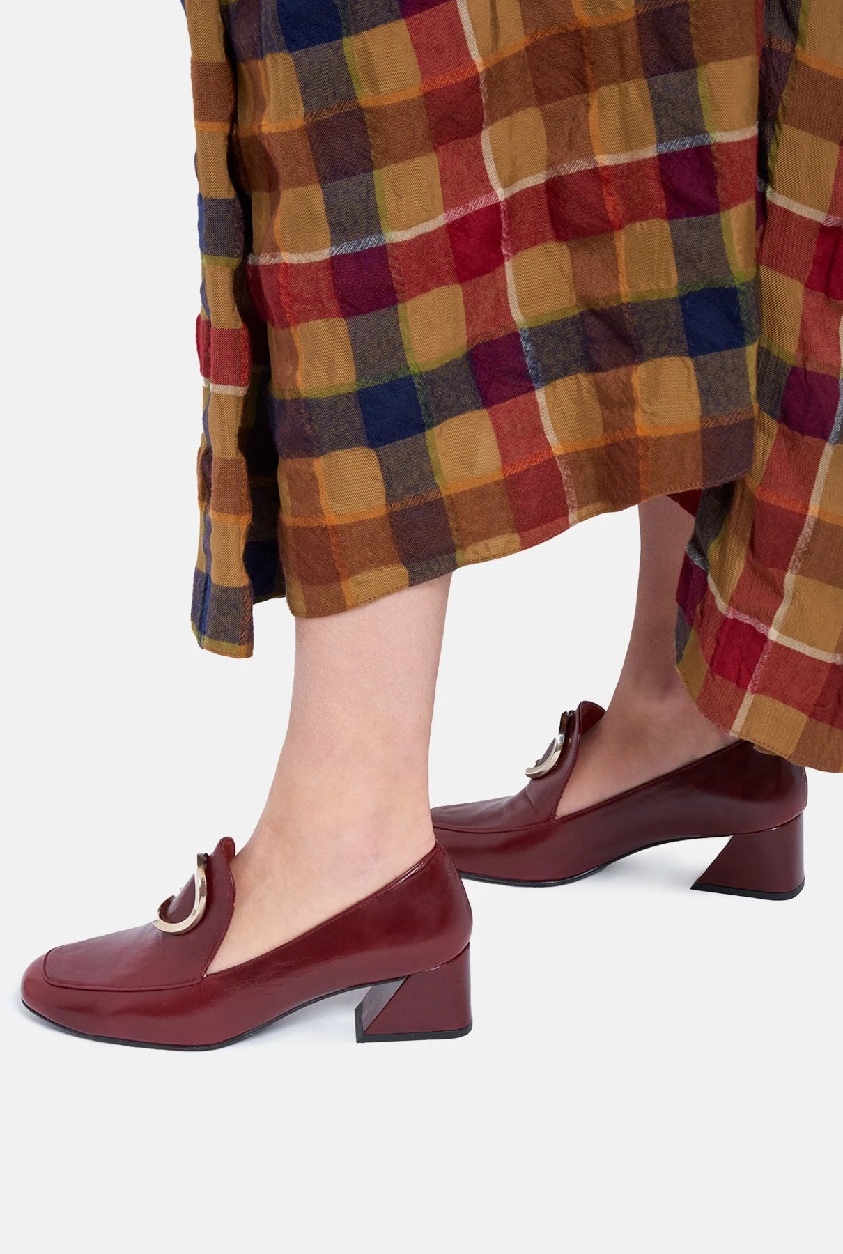 Danielle Burgundy 5 Danielle Burgundy - Imagen 3