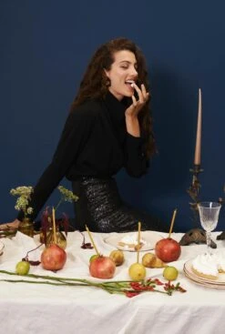 Falda Radziwill Lentejuela Negra -Es Fascinante falda radziwill lentejuela negra skirts galcon studio 263315