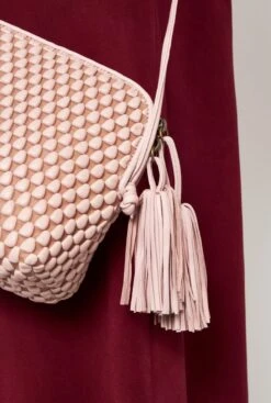 Gizmo Large Antique Rose -Es Fascinante gizmo large antique rose crossbody bags tissa fontaneda 198039