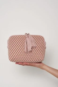 Gizmo Large Antique Rose -Es Fascinante gizmo large antique rose crossbody bags tissa fontaneda 867405