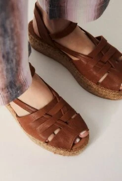 GUNTA LIGHT BROWN -Es Fascinante gunta light brown espadrilles naguisa 849137