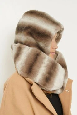 Iceberg Hood Beige -Es Fascinante iceberg hood beige hats baltei studio 967454