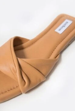 Jasmine Caramelo -Es Fascinante jasmine caramelo flat sandals mint and rose 215360