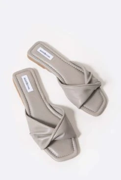 Jasmine Selva 10 Jasmine Selva -Es Fascinante jasmine selva flat sandals mint and rose 269700