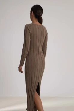 KNIT DRESS: SAND 7 KNIT DRESS: SAND -Es Fascinante knit dress sand dresses the villa concept 305234