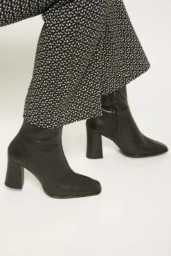 Es Fascinante -Es Fascinante lola negro boots mint and rose 196384