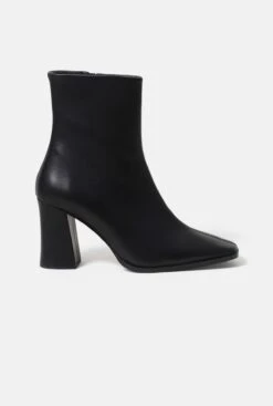 Es Fascinante 36 Lola Negro