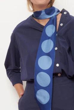 Lola Scarf Cobalt -Es Fascinante lola scarf cobalt foulards scarves van hise 863848