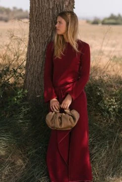 Lupe Top - Wine -Es Fascinante lupe top wine t shirts tops laia alen 563726