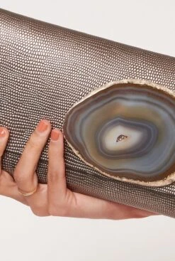 MAXI PREMIUM CLTUCH - GRABADO PLOMO AGATA NATURAL -Es Fascinante maxi premium cltuch grabado plomo agata natural hand bags ecue 569886
