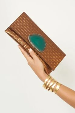 MAXI PREMIUM CLUTCH TRENZADO COBRE - AGATA VERDE -Es Fascinante maxi premium clutch trenzado cobre agata verde hand bags ecue 779788