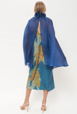 Organza Cape Blue -Es Fascinante organza cape blue capes shawls diddo madrid 611351