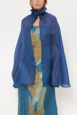 Organza Cape Blue -Es Fascinante organza cape blue capes shawls diddo madrid 861653