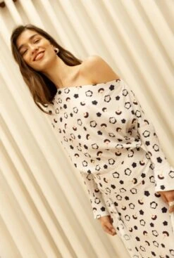 Blusa Carolyn Flor Pequeña -Es Fascinante preorder blusa carolyn flor pequena envio 8 abril shirts blouses galcon studio 757193