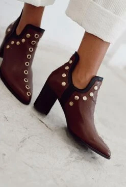 Es Fascinante -Es Fascinante punky boots avellana con tacon tachas oro 7cm boots micuir 599253