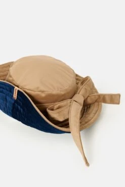 Mavari Flow Reversible Hat Blue -Es Fascinante reversible bicolour velvet hat blue hats gakomi 120764