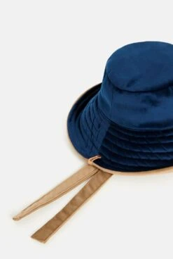 Mavari Flow Reversible Hat Blue -Es Fascinante reversible bicolour velvet hat blue hats gakomi 240559