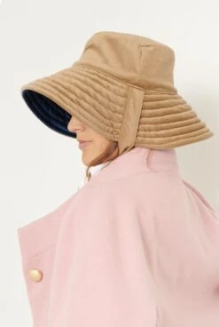 Mavari Flow Reversible Hat Blue -Es Fascinante reversible bicolour velvet hat blue hats gakomi 346877