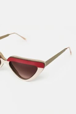Simona Pale Pink Red Details -Es Fascinante simona pale pink red details sunglasess nina mur 573112