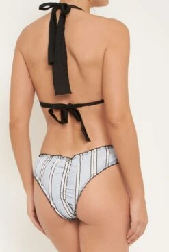 Stripes Blue Bikini Top -Es Fascinante stripes blue bikini top swimwear como un pez en el agua 585638