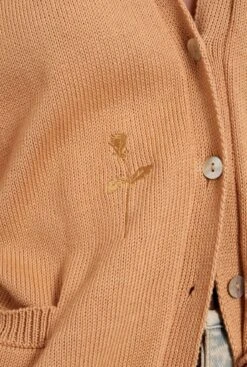 The Cardigan 11 The Cardigan -Es Fascinante the cardigan sweaters ynes suelves 178201