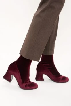 The D'Orsey Booty Garnet -Es Fascinante the dorsey booty garnet boots flabelus 166184