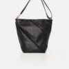 The Lola Bag Negro 1 The Lola Bag Negro -Es Fascinante the lola bag negro shoulder bag the bag lab 395538