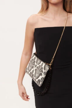 The Mini Gala Bag Rafia Flor Black -Es Fascinante the mini gala bag rafia flor black bag the bag lab 296983