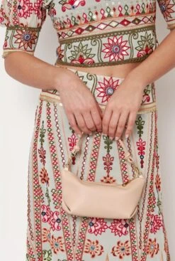 The Mini Marina Bag Beige -Es Fascinante the mini marina bag beige hand bags the bag lab 103472