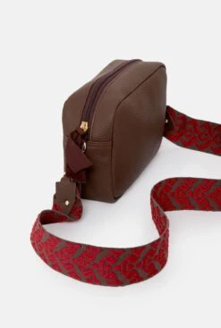 The Mini Sabela Bag Chocolate -Es Fascinante the mini sabela bag chocolate crossbody bags the bag lab 211846