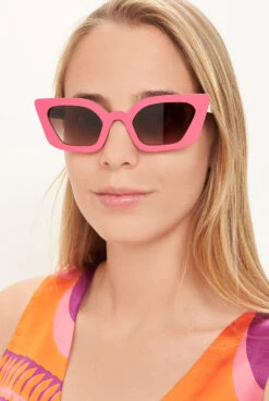 Victoria Pink. Pre-Order -Es Fascinante victoria pink pre order sunglasess nina mur 102854