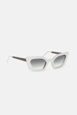 Victoria White. Pre-Order -Es Fascinante victoria white pre order sunglasess nina mur 684387