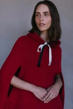 Wolf Ate Cape In Red -Es Fascinante wolf ate cape in red capes shawls carlota cahis 560029