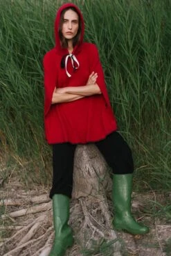 Wolf Ate Cape In Red -Es Fascinante wolf ate cape in red capes shawls carlota cahis 878376